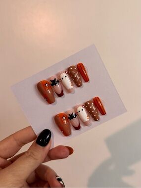 Falling for Boo Press-on Nails